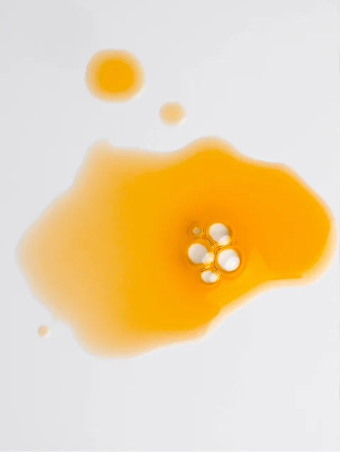 Close-up of All-In-One Facial Oil texture lightweight nourishing face oil