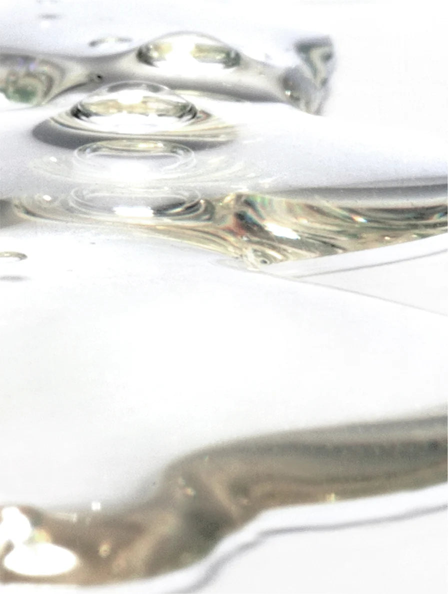 Clear lightweight gel texture of caffeine gel booster showing fresh and fast-absorbing formula