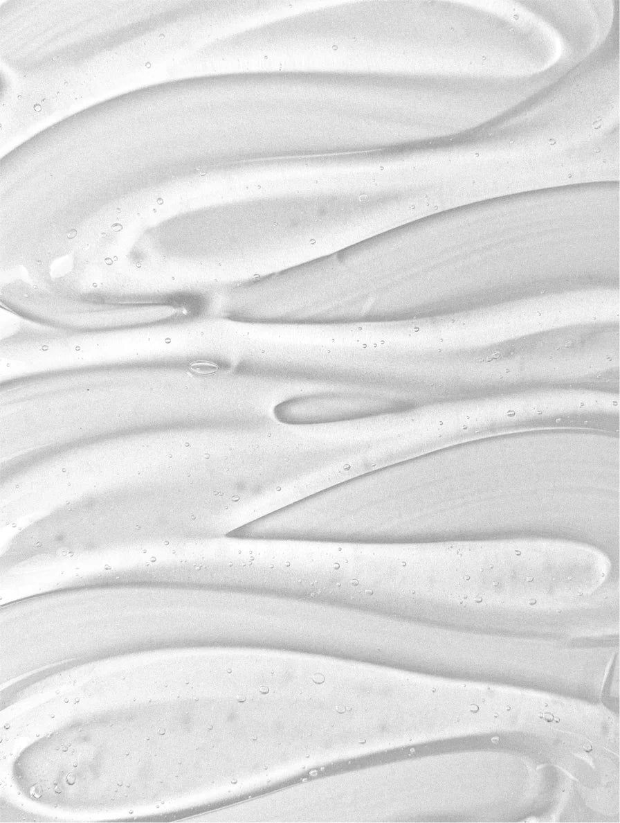 Oil-to-milk cleanser gel texture for sensitive skin by Lueur Beauté