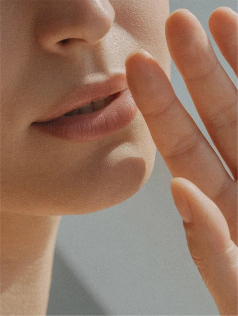 Gentle oil-to-milk cleanser suitable for sensitive facial skin