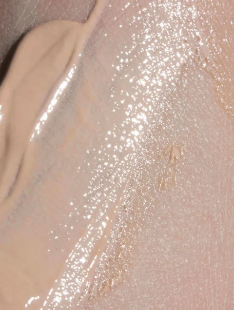 Smooth tinted mineral sunscreen SPF30 cream texture swatch with natural finish